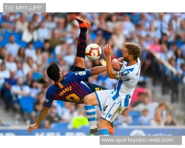 杜尚别独立球员门前制造威胁胜利球员极限倒勾解围展现精彩防守 杜尚别独立球员门前制造威胁胜利球员极限倒勾解围展现精彩防守