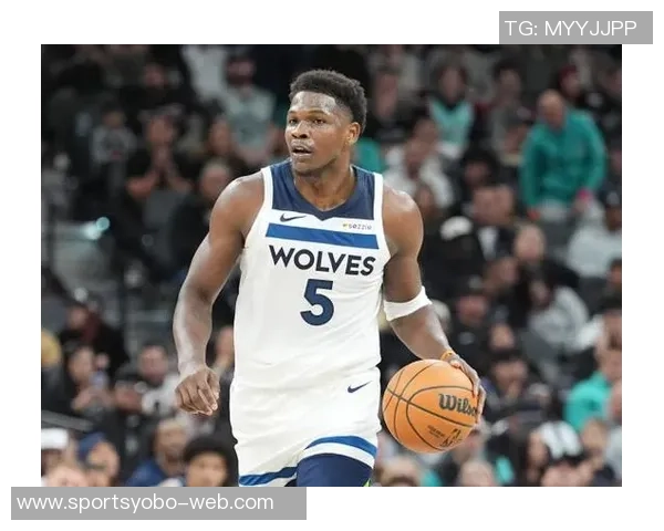 爱德华兹首节表现出色7投5中斩获12分并贡献1次抢断