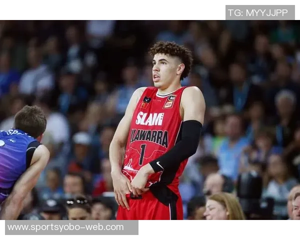 拉梅洛鲍尔因脚踝不适提前离场本场比赛将无法继续参赛 拉梅洛鲍尔因脚踝不适提前离场本场比赛将无法继续参赛